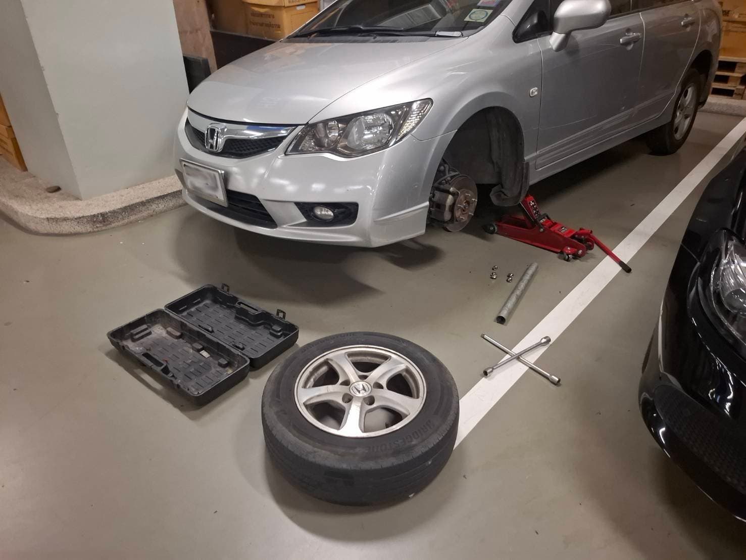 ผลงานบริการปะยางนอกสถานที่ Nang Service ครั้งที่ 3 - บริการซ่อมยางรถยนต์มืออาชีพ 24 ชั่วโมง