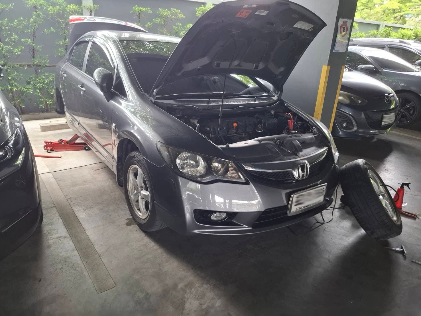 ผลงานบริการปะยางนอกสถานที่ Nang Service ครั้งที่ 6 - บริการซ่อมยางรถยนต์มืออาชีพ 24 ชั่วโมง