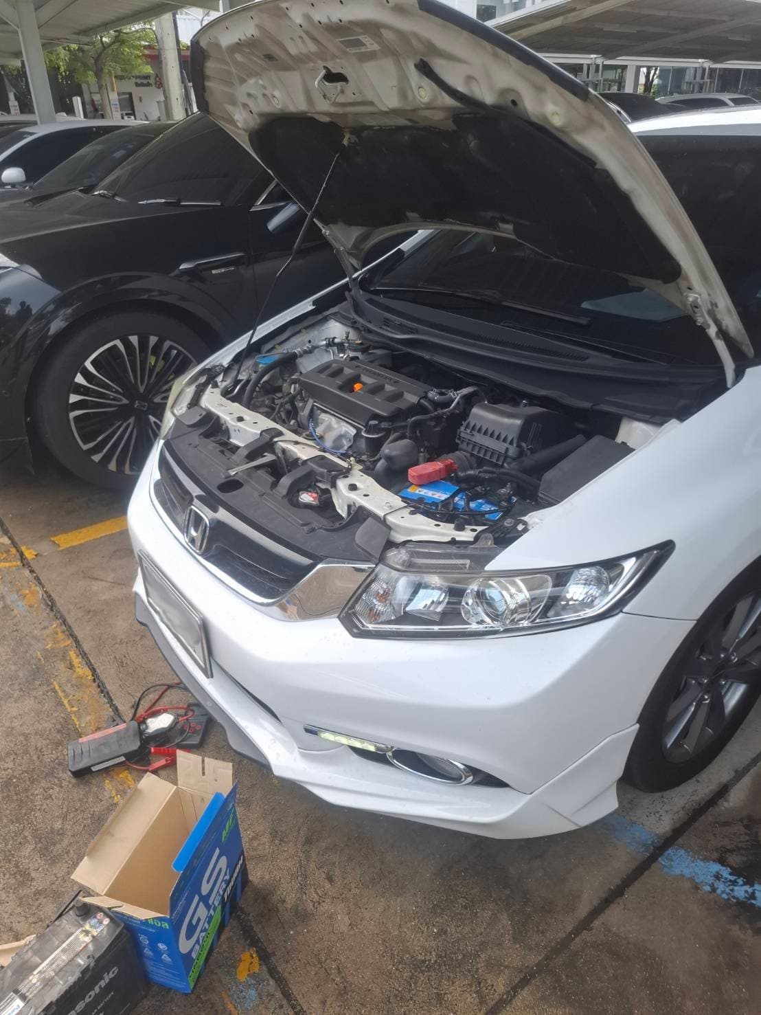 ผลงานบริการปะยางนอกสถานที่ Nang Service ครั้งที่ 8 - บริการซ่อมยางรถยนต์มืออาชีพ 24 ชั่วโมง